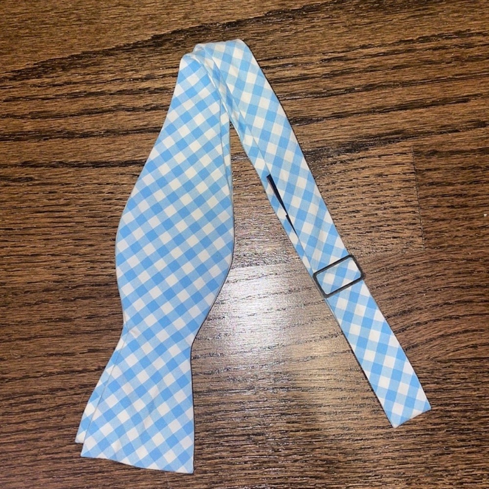 Vineyard Vines Bow tie